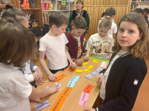 Read more about the article ВЕСЕЛО ИГРАЕМ В КРАЮ КУРАЯ